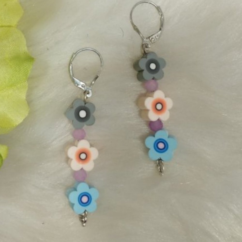Pretty Dangle Handmade Flower Beadedc Earrings